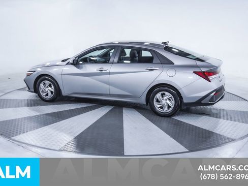 Used 2025 Hyundai Elantra SE image 5