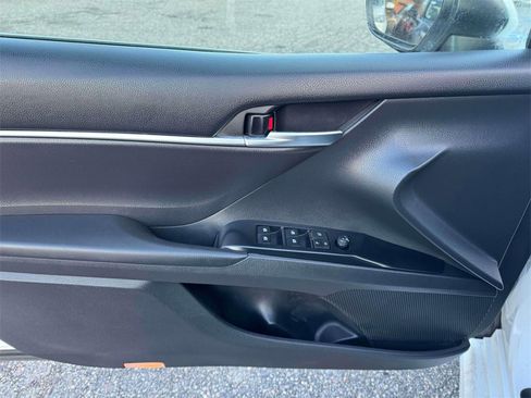 Used 2018 Toyota Camry SE image 15
