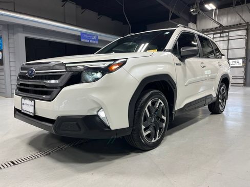 Certified 2025 Subaru Forester Premium AWD/4WD image 4