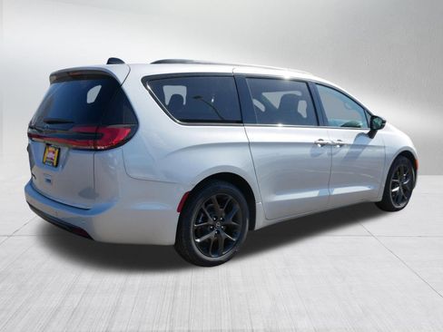 New 2026 Chrysler Pacifica Select image 7