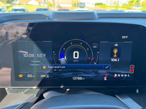 Used 2025 Chevrolet Suburban RST image 21