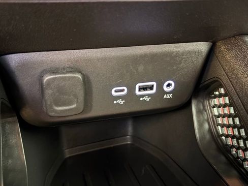 Used 2023 Chevrolet TrailBlazer RS FWD image 28