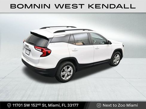 Used 2023 GMC Terrain SLE w/ Driver Convenience Package image 17
