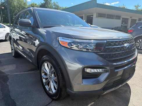 Used 2023 Ford Explorer XLT w/ Equipment Group 202A AWD/4WD image 3