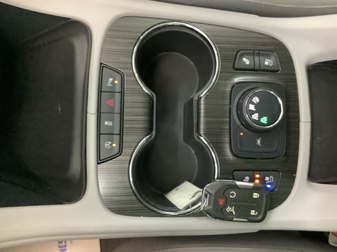 Used 2023 GMC Acadia SLT w/ Technology Package AWD/4WD image 21
