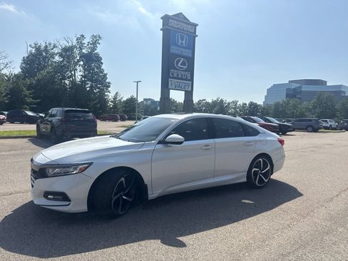 Used 2019 Honda Accord Sport image 9