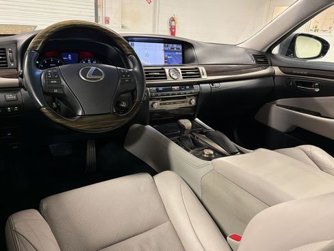 Used 2013 Lexus LS 460 w/ Comfort Pkg RWD image 29