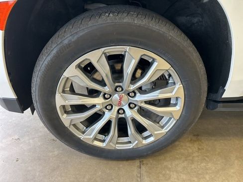 Used 2024 GMC Yukon Denali image 9