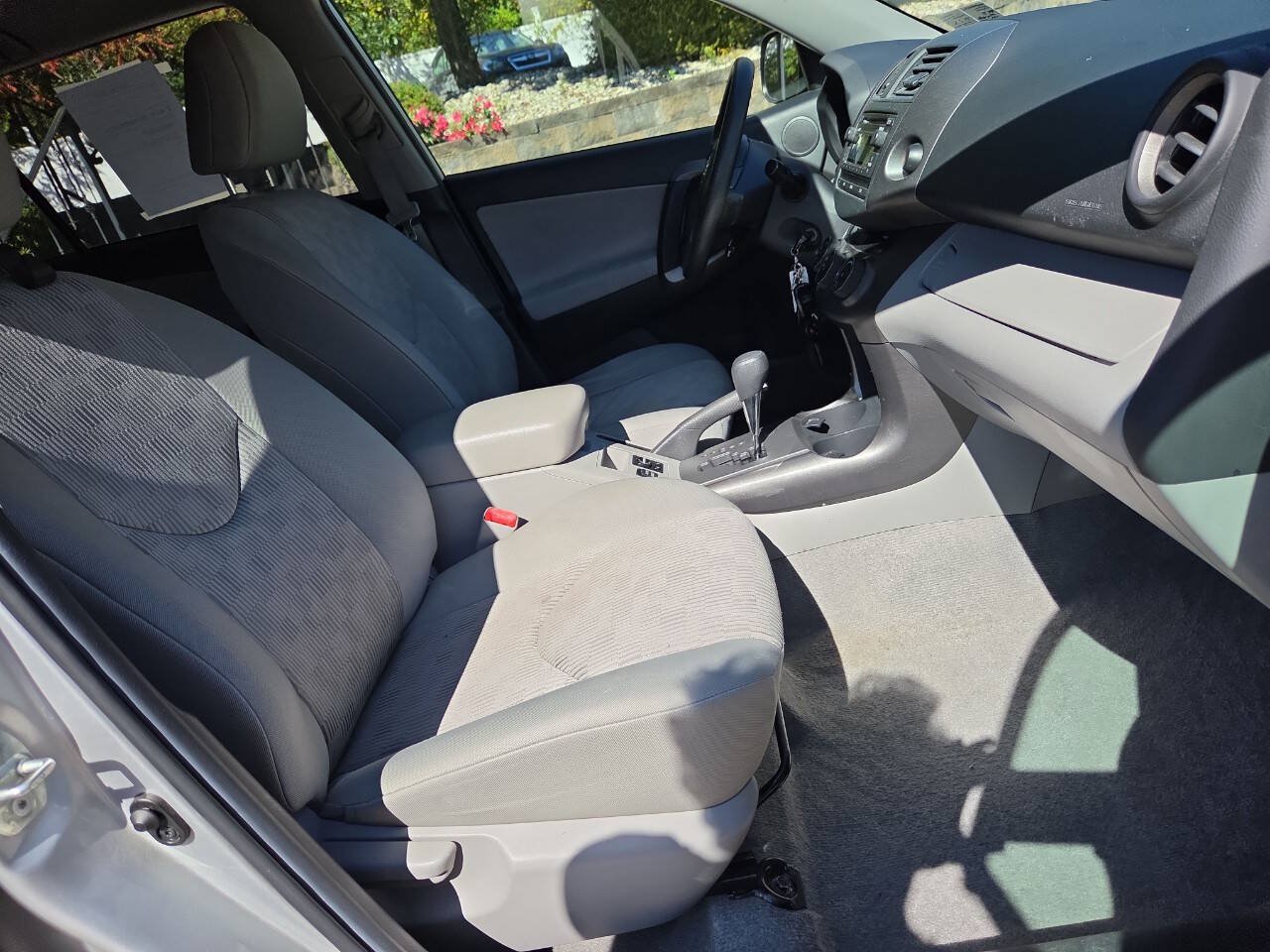 Used 2012 Toyota RAV4 4WD w/ Value Pkg image 28