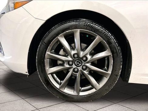 Used 2018 MAZDA MAZDA3 Grand Touring w/ Premium Equipment Package FWD image 8