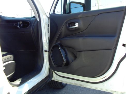 Used 2018 Jeep Renegade Altitude image 26