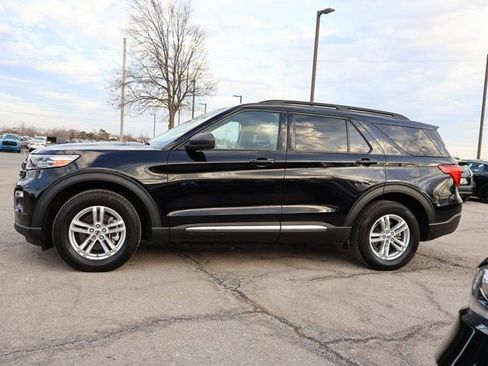 Used 2022 Ford Explorer XLT w/ Equipment Group 202A image 4