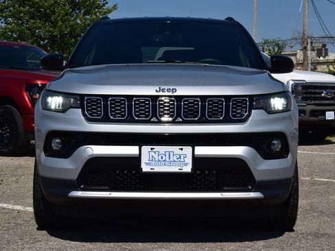 Used 2025 Jeep Compass Limited AWD/4WD image 2