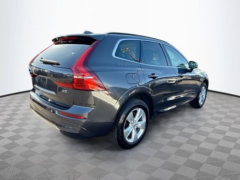 Used 2022 Volvo XC60 B5 Momentum image 8