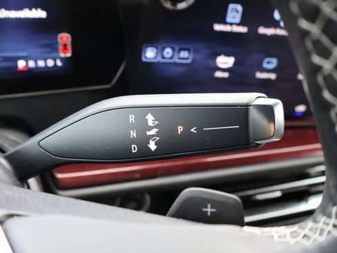 Used 2024 Chevrolet Traverse Z71 image 7