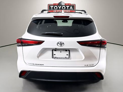 Certified 2022 Toyota Highlander XLE image 6