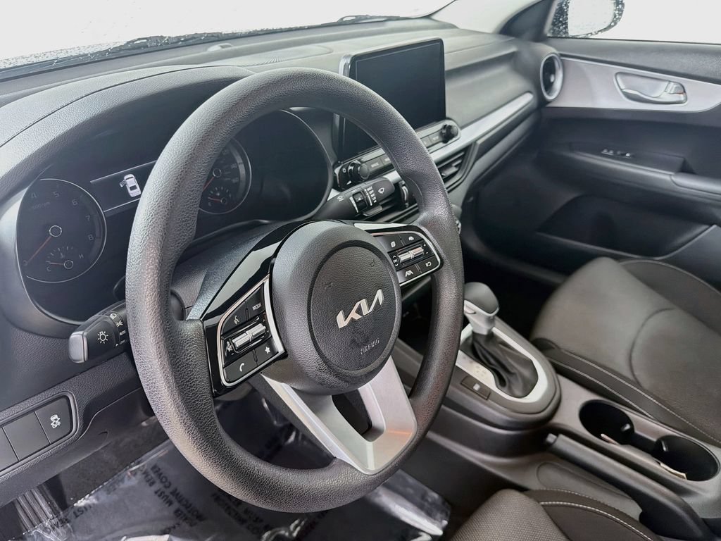 Used 2023 Kia Forte LXS FWD image 9