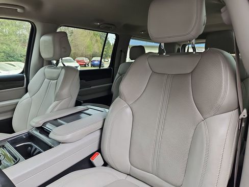 Used 2024 Jeep Wagoneer L Series II image 25