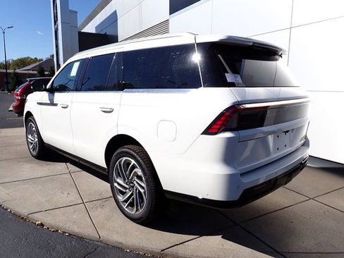 New 2025 Lincoln Navigator Reserve image 26