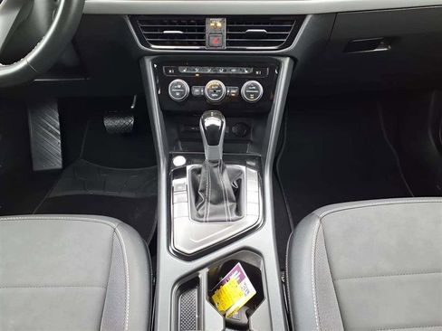 Used 2024 Volkswagen Taos SE image 11