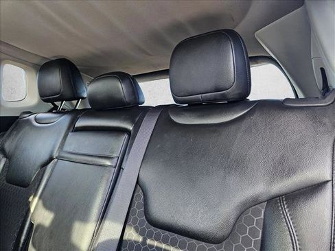 Used 2019 Jeep Compass Latitude FWD image 11