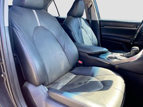 Used 2020 Toyota Camry XSE FWD image 27