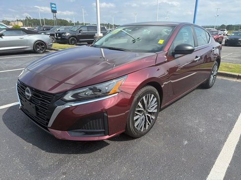 Used 2025 Nissan Altima 2.5 SV AWD/4WD image 1
