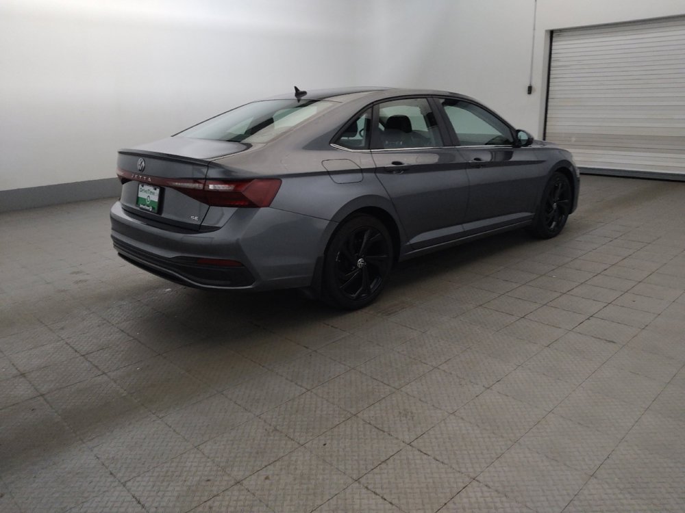 Used 2025 Volkswagen Jetta SE FWD image 10