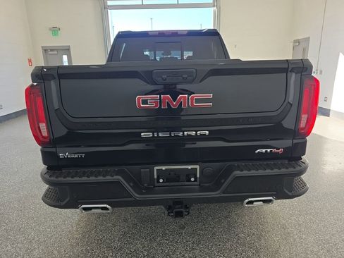 Used 2025 GMC Sierra 1500 AT4 w/ AT4 Premium Package AWD/4WD image 4