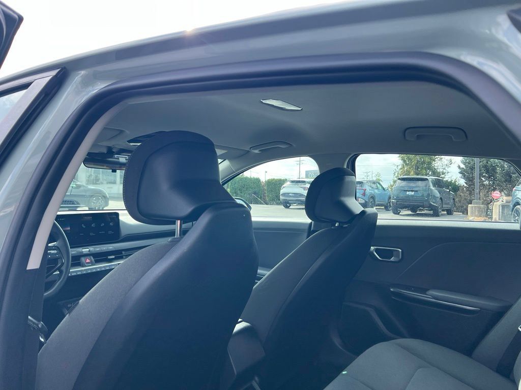 Used 2025 Kia K4 FWD image 14