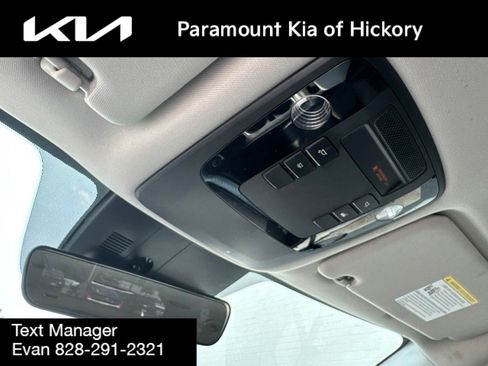 Used 2024 Kia Carnival LX FWD image 33