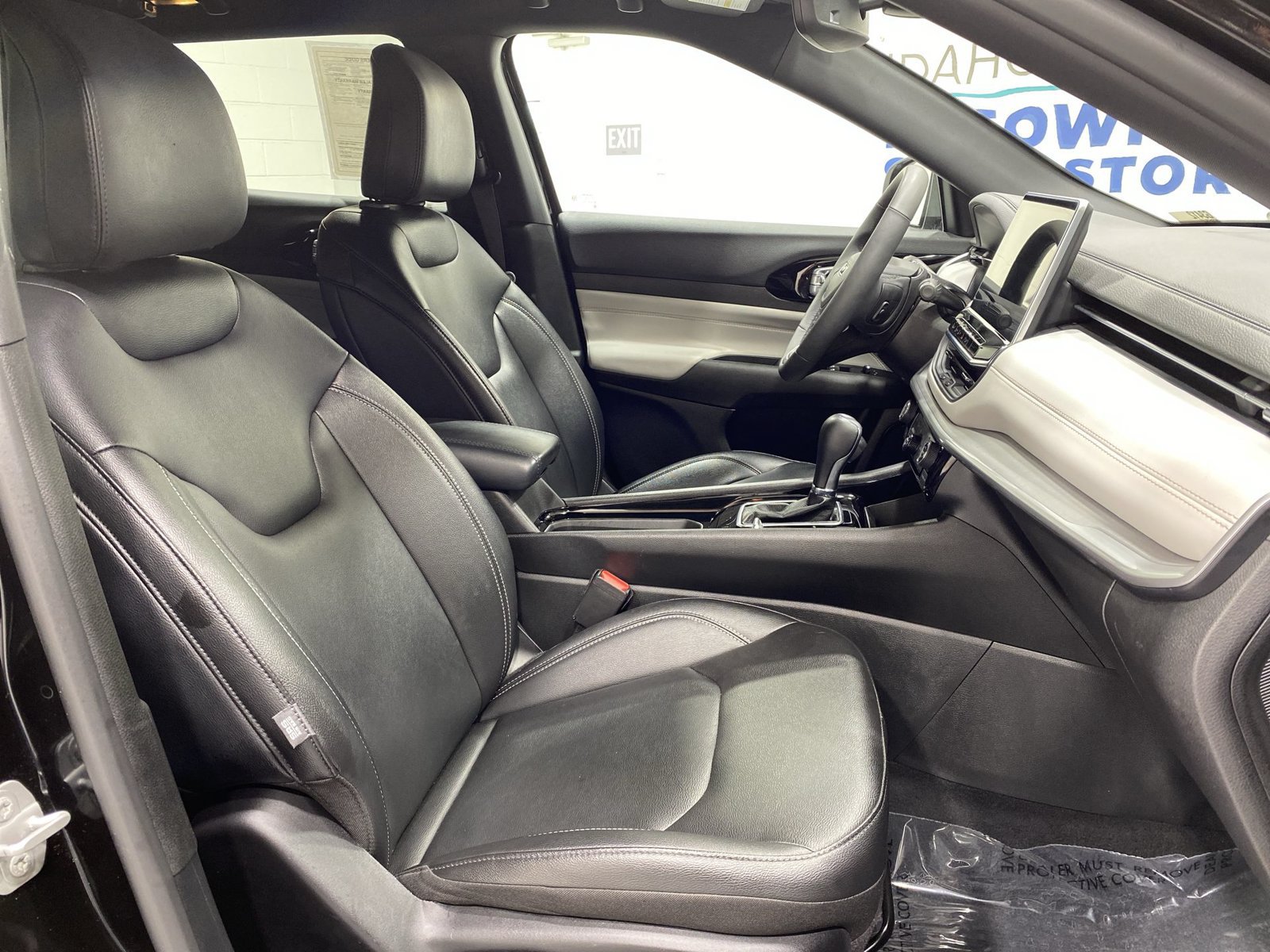 Used 2025 Jeep Compass Limited AWD/4WD image 23