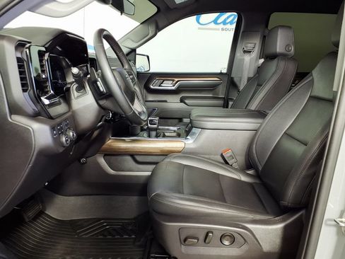 Used 2024 Chevrolet Silverado 1500 LT Trail Boss w/ LT Trail Boss Premium Package AWD/4WD image 8