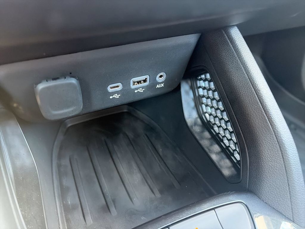 Used 2023 Chevrolet TrailBlazer LT FWD image 19