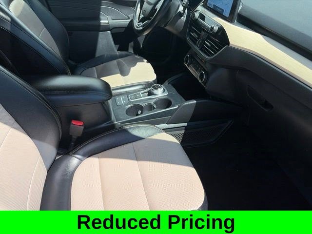 Used 2022 Ford Escape Titanium w/ Titanium Elite Package AWD/4WD image 45