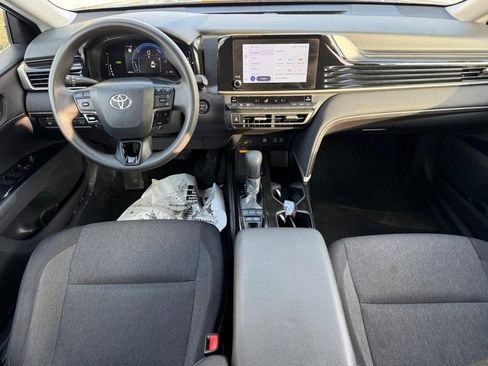 Used 2025 Toyota Camry LE image 13