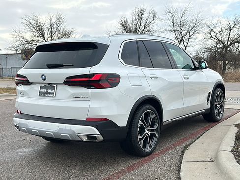New 2026 BMW X5 xDrive50e w/ Premium Package image 8