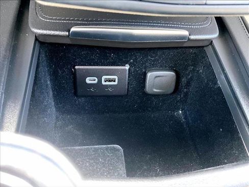 Used 2023 Cadillac XT4 Luxury w/ Cold Weather Package FWD image 25