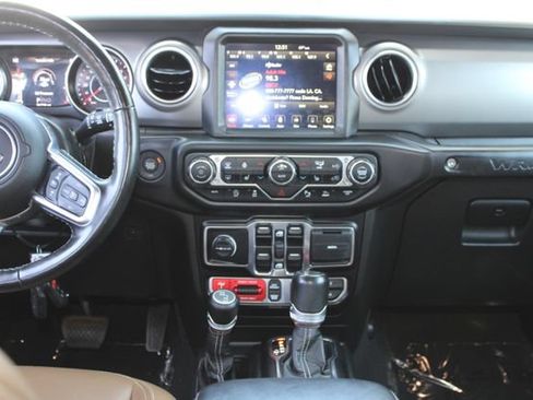 Used 2021 Jeep Wrangler Unlimited Rubicon AWD/4WD image 17