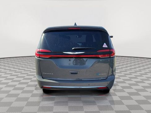 Used 2022 Chrysler Pacifica Touring-L w/ Uconnect Theater Family Group FWD image 4