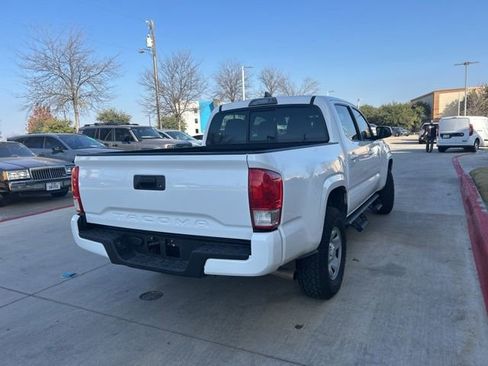 Used 2017 Toyota Tacoma 2WD Double Cab image 4