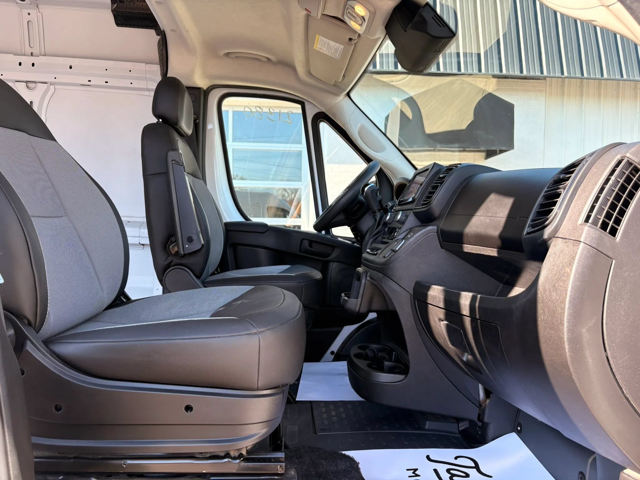 Used 2025 RAM ProMaster 2500 w/ Convenience Group FWD image 18