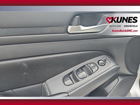 Used 2024 Nissan Altima 2.5 SV FWD image 15