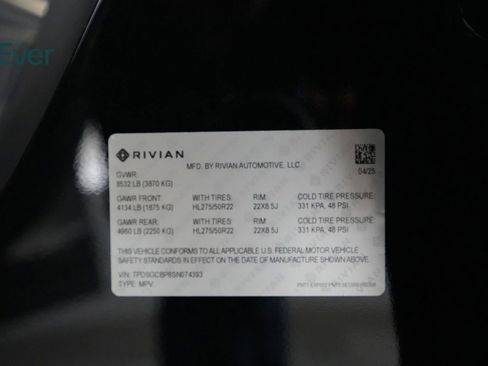 Used 2025 Rivian R1S Premium image 27