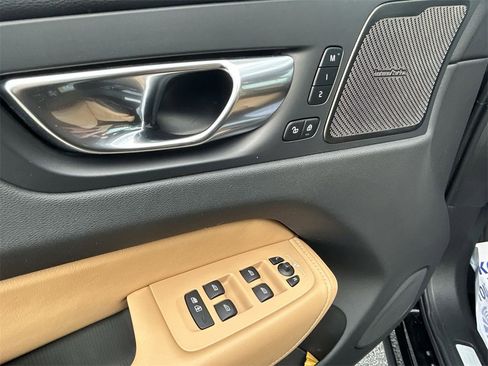 Certified 2023 Volvo XC60 B6 Ultimate w/ Climate Package image 16