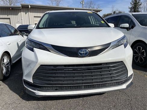 Used 2022 Toyota Sienna LE image 6
