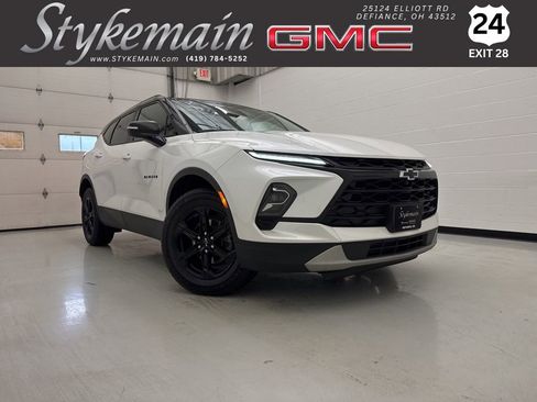 Used 2024 Chevrolet Blazer LT w/ Sound & Technology Package AWD/4WD image 1
