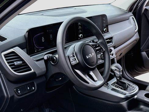 Used 2025 Kia Seltos LX AWD/4WD image 11