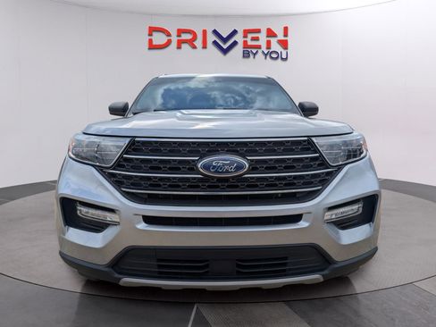 Used 2022 Ford Explorer XLT w/ Equipment Group 202A image 8