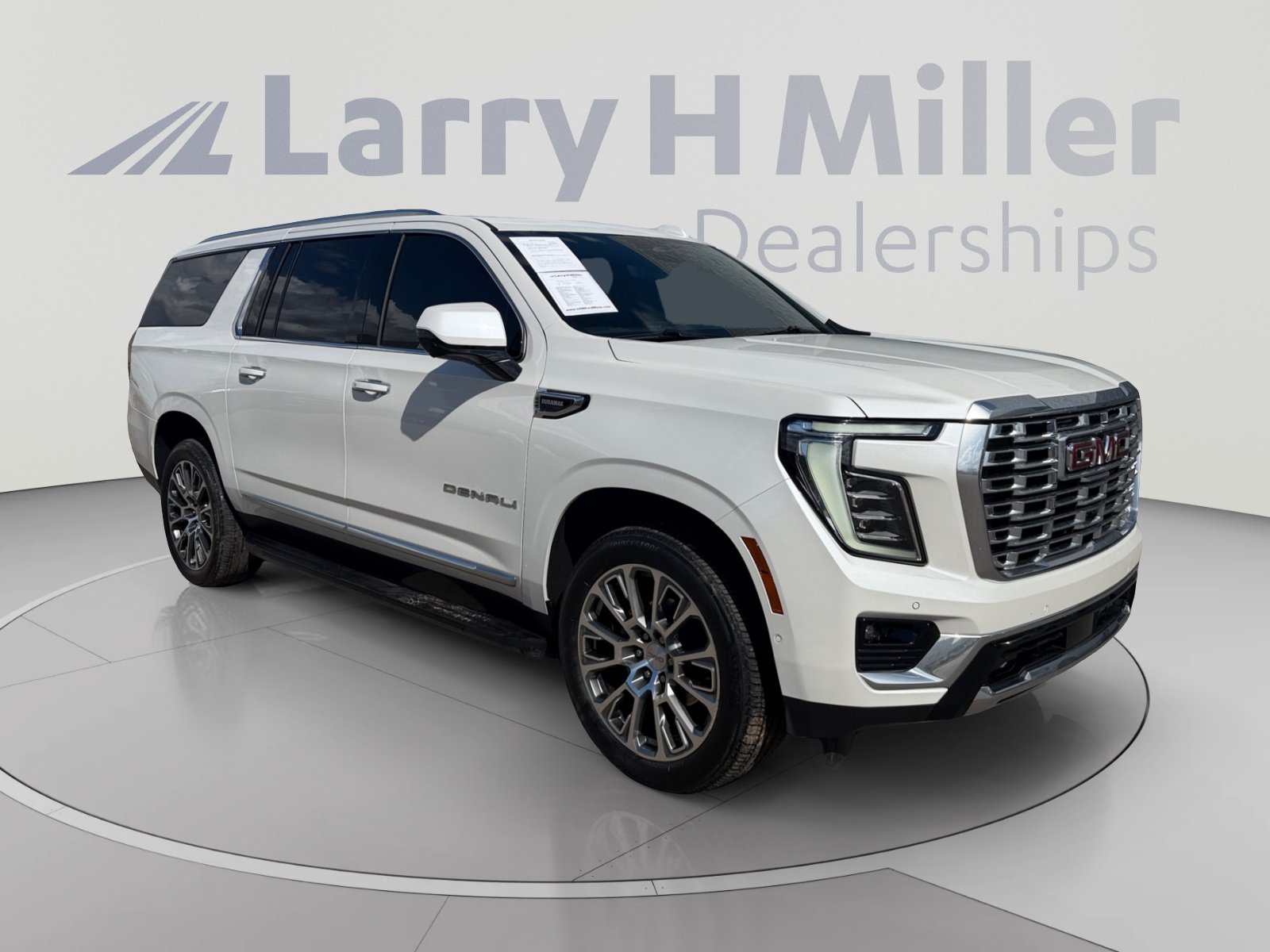 Used 2025 GMC Yukon XL Denali w/ Advanced Technology Package AWD/4WD image 7